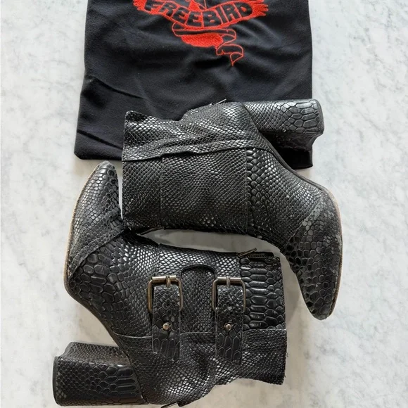 Freebird Joey Black Embossed Snakeskin Leather Booties Size 9 - Picture 2 of 10